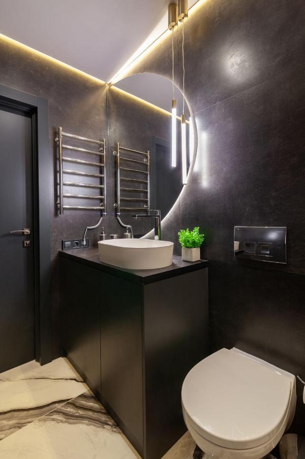 Royal Romantic Apartment With Bathtub Lviv Buitenkant foto